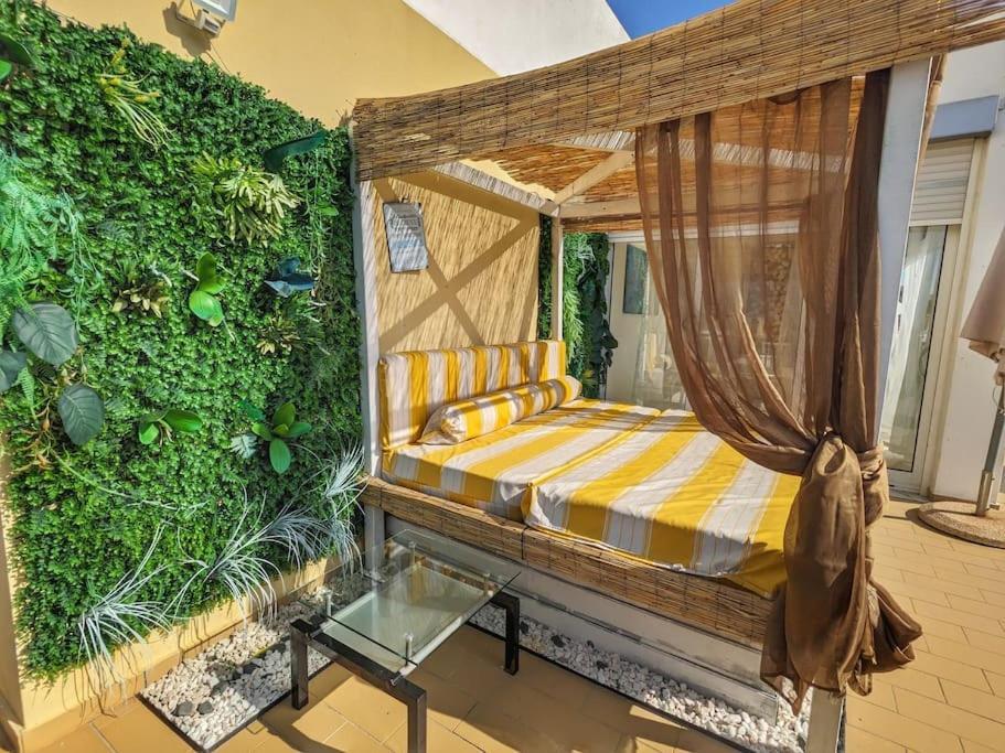 Апартаменты Penthouse With Sea View & Private Terrace Гия Экстерьер фото